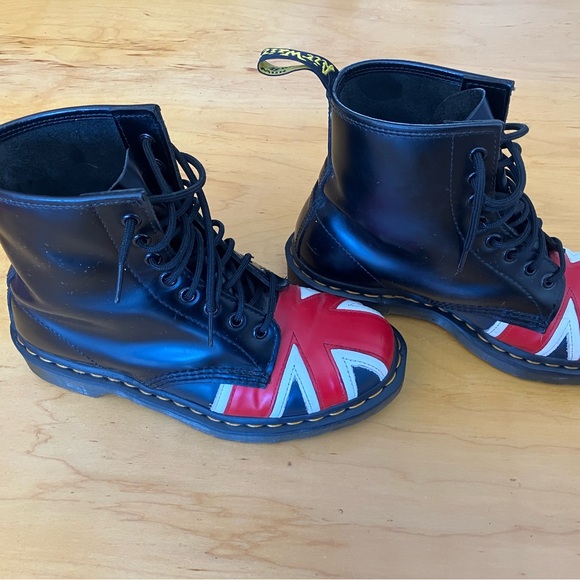 Rare Doc Martens 10950 Women’s Union Jack British Flag Boots Size 7 US - Picture 3 of 10
